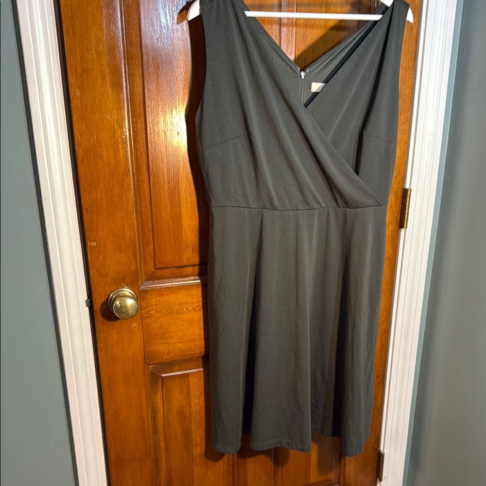 Elegant Sleeveless green Dress